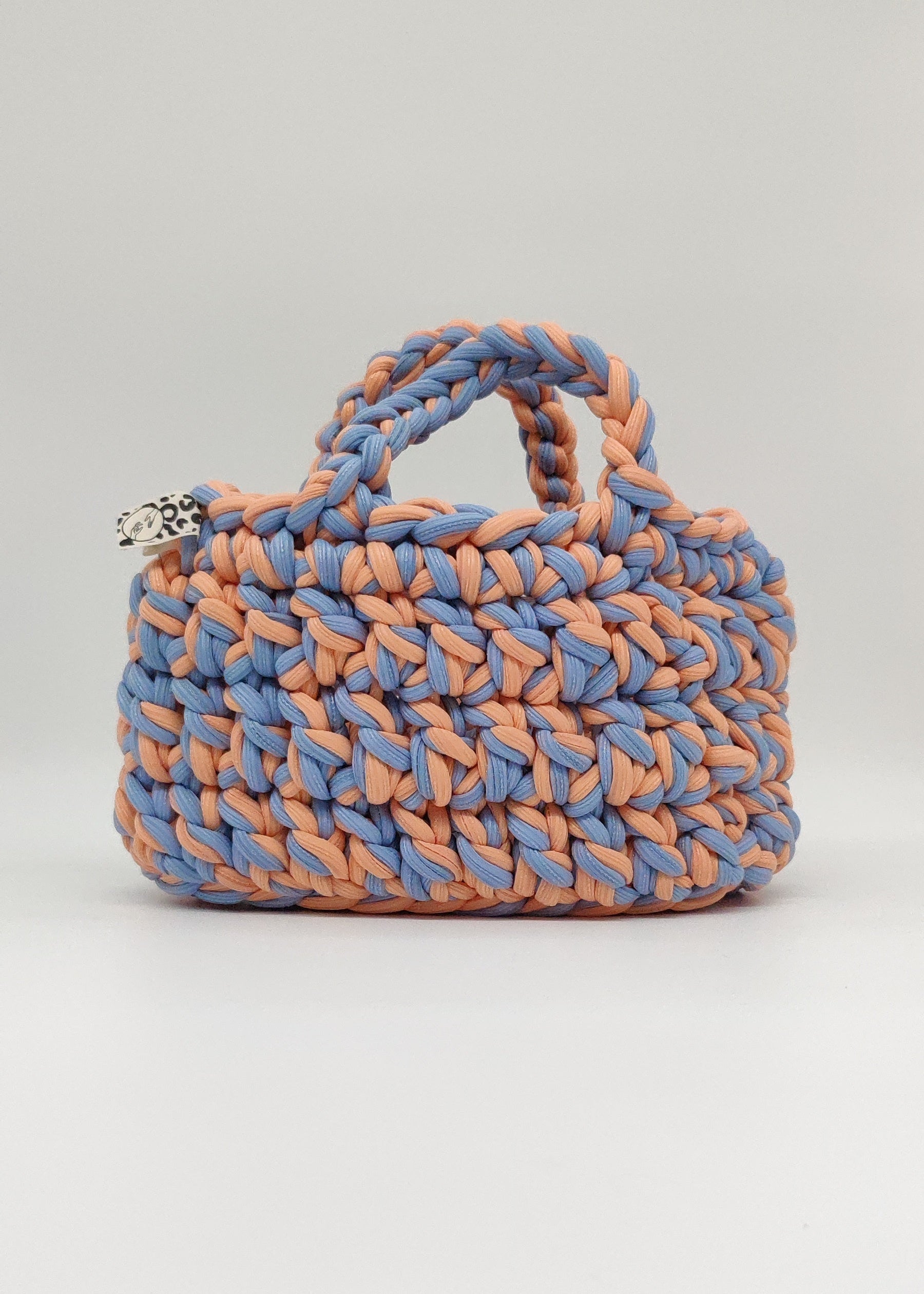 TB40 – Gehäkelte Tasche Coral & Blau
